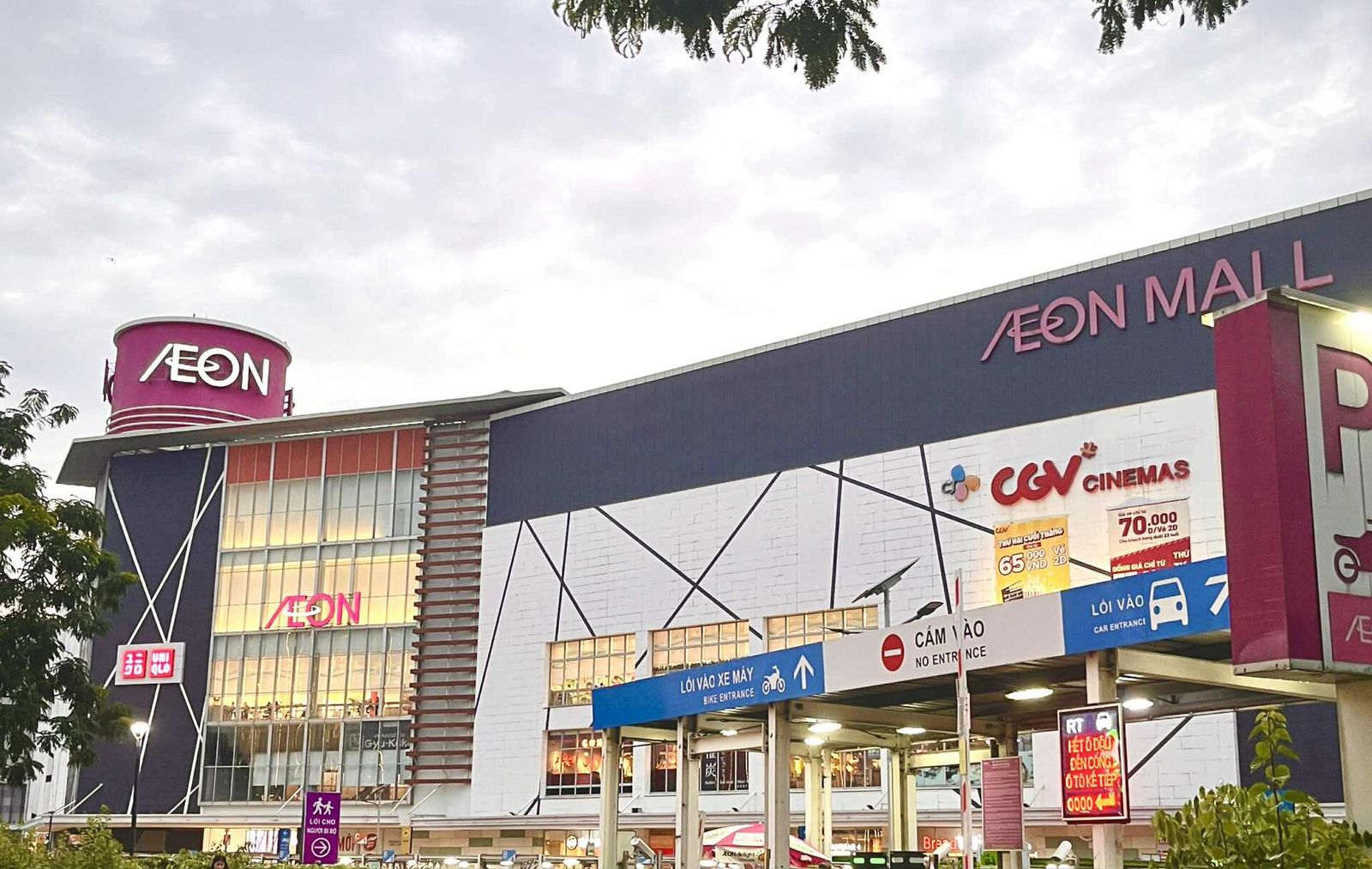 The front of an AEON Mall shopping center with large AEON MALL signs and a cinema logo