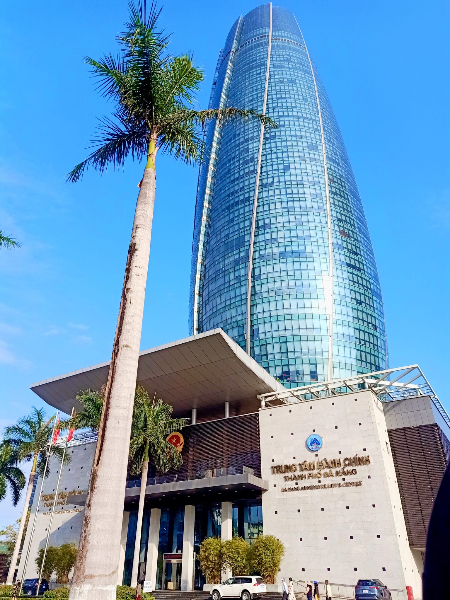 The glass tower of the Da Nang Administrative Center rising against a blue sky