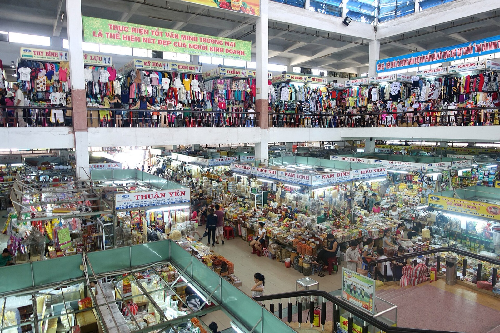 Inside the Han Market hall in Da Nang, with clothing stalls on the upper gallery and food stalls on the ground floor